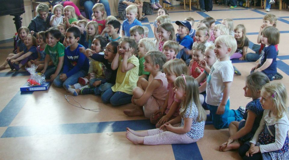 Zuschauer im Kindergarten